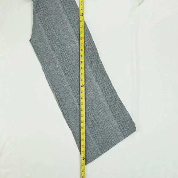 Mixxshoppe Small White Gray Geometric Short Cuffed Sleeve Crew Neck Women's Top - Picture 8 of 10